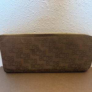 BCBGMAXAZRIA Black Zip-Around Logo Credit Card Folding Women's Wallet purse.